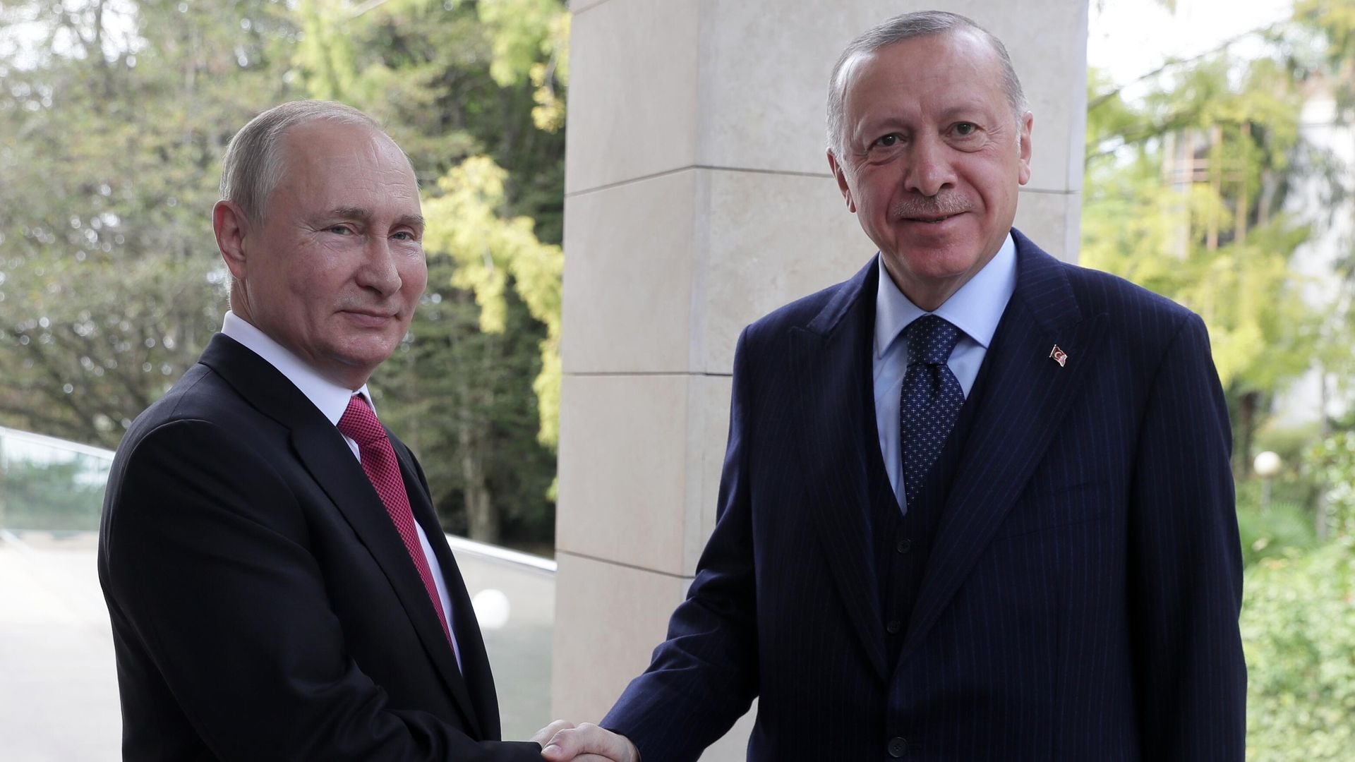 Президент РФ Владимир Путин и президент Турции Реджеп Тайип Эрдоган во время встречи в сочинской резиденции Бочаров Ручей Президент РФ Владимир Путин и президент Турции Реджеп Тайип Эрдоган во время встречи в сочинской резиденции Бочаров Ручей - РИА Новости, 1920, 30.09.2021