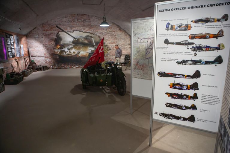Зал военно-исторического музея Гора Филина в северной части города Лахденпохья в Карелии Зал военно-исторического музея Гора Филина в северной части города Лахденпохья в Карелии
