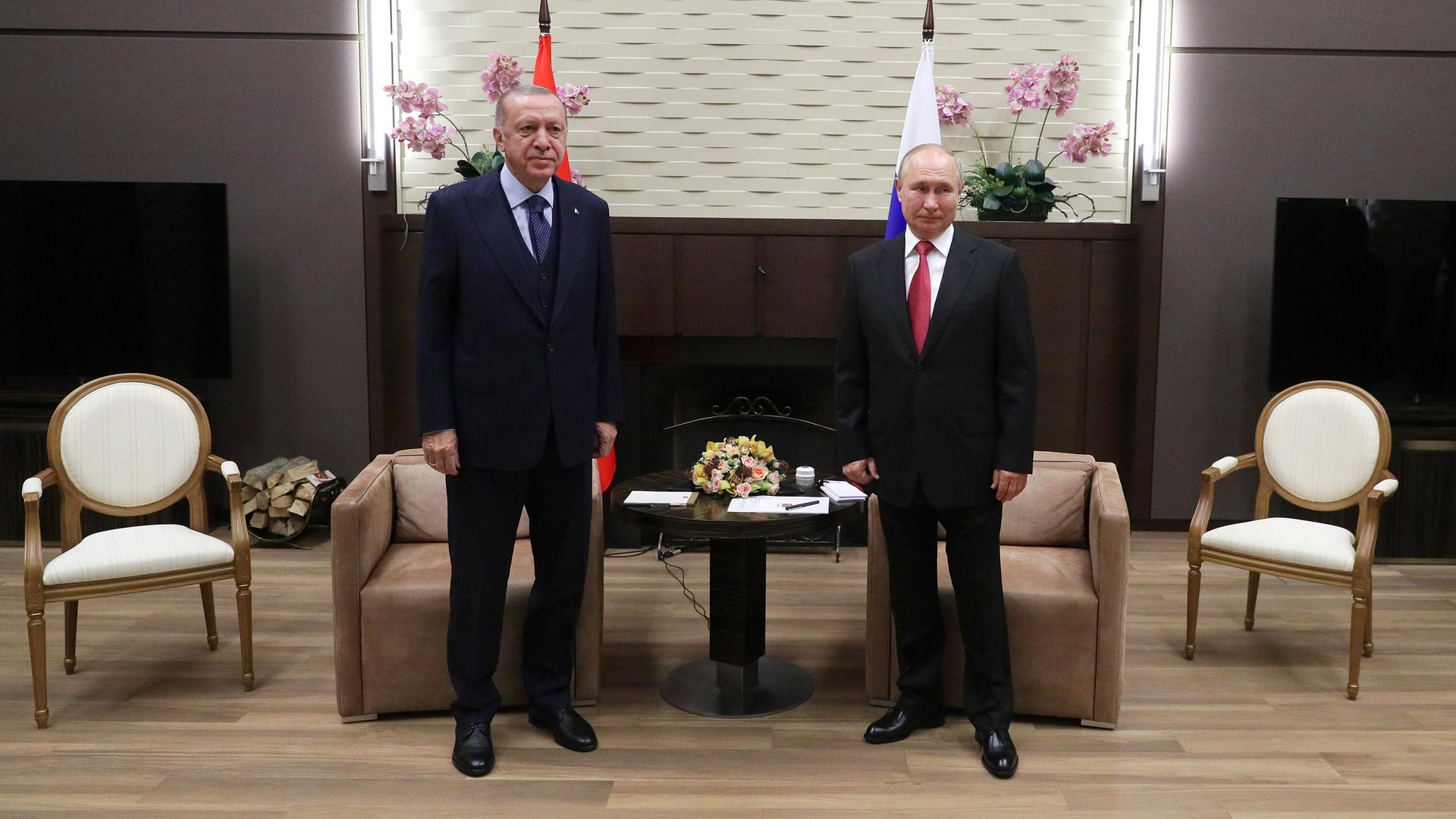 Президент РФ Владимир Путин и президент Турции Реджеп Тайип Эрдоган во время встречи в Сочи Президент РФ Владимир Путин и президент Турции Реджеп Тайип Эрдоган во время встречи в Сочи - РИА Новости, 1920, 29.09.2021
