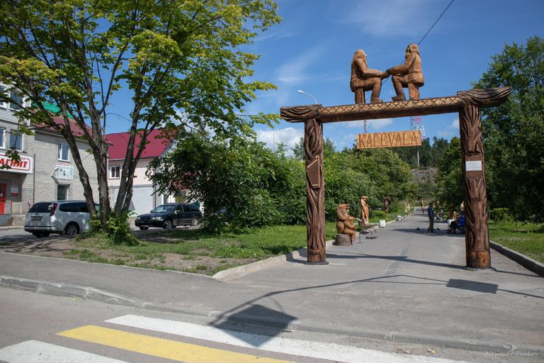 Сквер Калевала с галереей деревянных скульптур в Лахденпохья Сквер Калевала с галереей деревянных скульптур в Лахденпохья