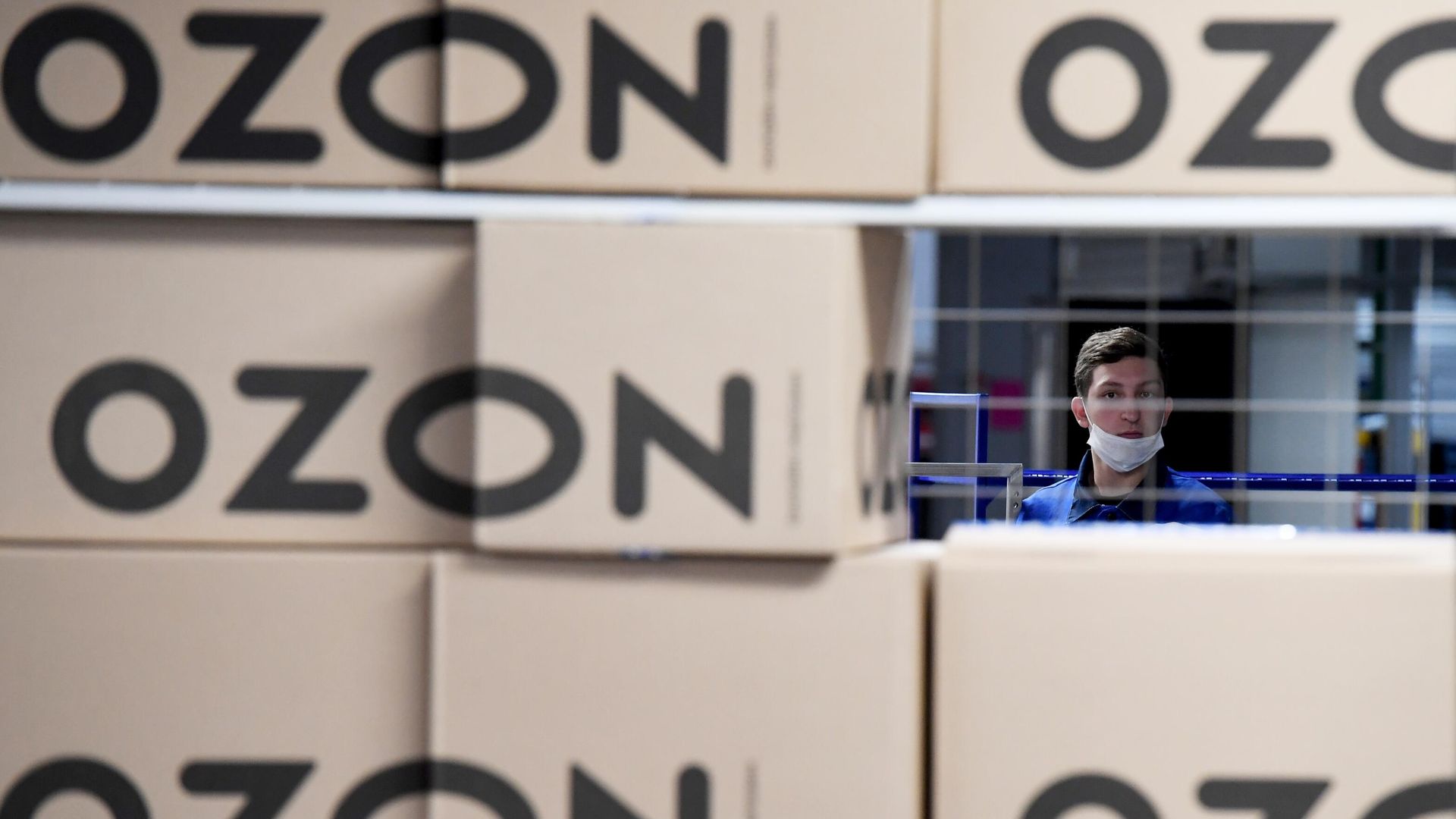Сотрудник на складе логистического центра Ozon Сотрудник на складе логистического центра Ozon - РИА Новости, 1920, 20.09.2022