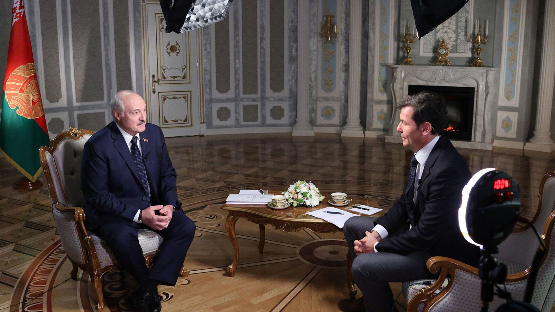 Президент Белоруссии Александр Лукашенко во время интервью телекомпании CNN Президент Белоруссии Александр Лукашенко во время интервью телекомпании CNN - РИА Новости, 1920, 30.09.2021