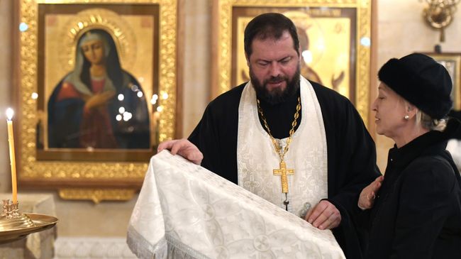 В Крещенский сочельник в кафедральном соборном храме Христа Спасителя в Москве В Крещенский сочельник в кафедральном соборном храме Христа Спасителя в Москве