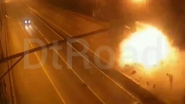 Кадры аварии Audi R8 в Хорошево-Мневники Кадры аварии Audi R8 в Хорошево-Мневники - РИА Новости, 1920, 02.10.2021