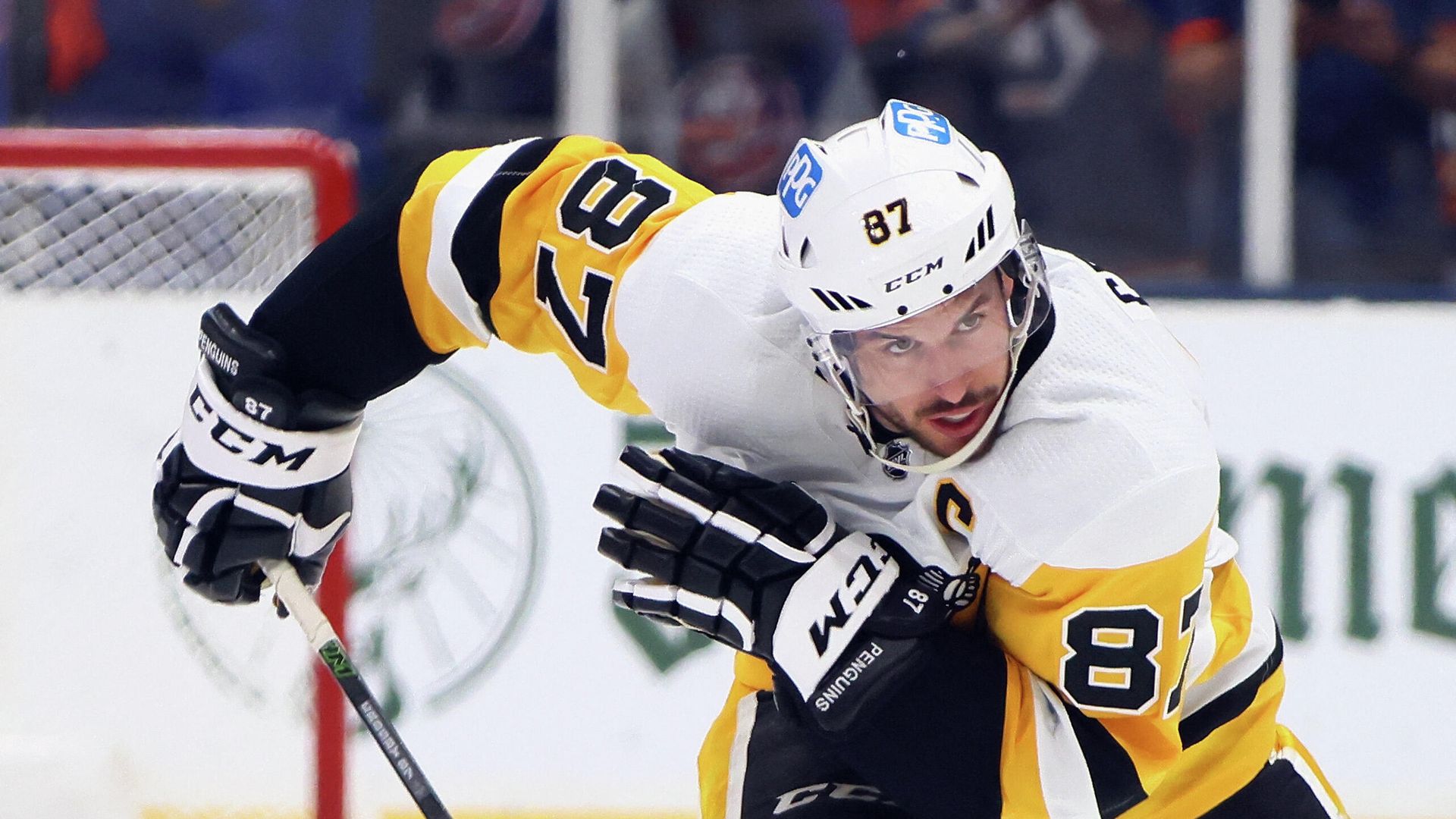 UNIONDALE, NEW YORK - MAY 26: Sidney Crosby #87 of the Pittsburgh Penguins skates against the New York Islanders in Game Six of the First Round of the 2021 Stanley Cup Playoffs at the Nassau Coliseum on May 26, 2021 in Uniondale, New York. Bruce Bennett/Getty Images/AFP (Photo by BRUCE BENNETT / GETTY IMAGES NORTH AMERICA / Getty Images via AFP) UNIONDALE, NEW YORK - MAY 26: Sidney Crosby #87 of the Pittsburgh Penguins skates against the New York Islanders in Game Six of the First Round of the 2021 Stanley Cup Playoffs at the Nassau Coliseum on May 26, 2021 in Uniondale, New York. Bruce Bennett/Getty Images/AFP (Photo by BRUCE BENNETT / GETTY IMAGES NORTH AMERICA / Getty Images via AFP) - РИА Новости, 1920, 04.10.2021
