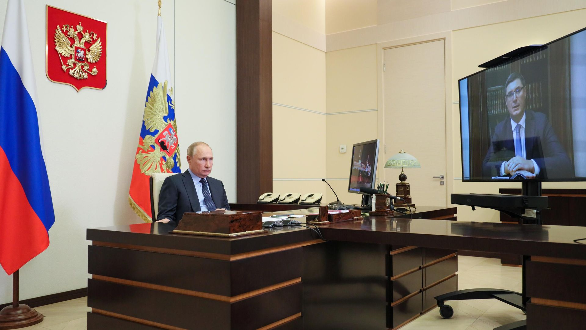 Владимир Путин проводит в режиме видеоконференции встречу с временно исполняющим обязанности губернатора Владимирской области Александром Авдеевым. Владимир Путин проводит в режиме видеоконференции встречу с временно исполняющим обязанности губернатора Владимирской области Александром Авдеевым. - РИА Новости, 1920, 04.10.2021