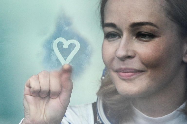 Член основного экипажа 66-й экспедиции на МКС актриса Юлия Пересильд перед стартом космического корабля Союз МС-19 на космодроме Байконур Член основного экипажа 66-й экспедиции на МКС актриса Юлия Пересильд перед стартом космического корабля Союз МС-19 на космодроме Байконур