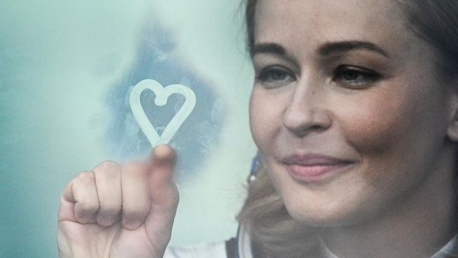Член основного экипажа 66-й экспедиции на МКС актриса Юлия Пересильд перед стартом космического корабля Союз МС-19 на космодроме Байконур Член основного экипажа 66-й экспедиции на МКС актриса Юлия Пересильд перед стартом космического корабля Союз МС-19 на космодроме Байконур