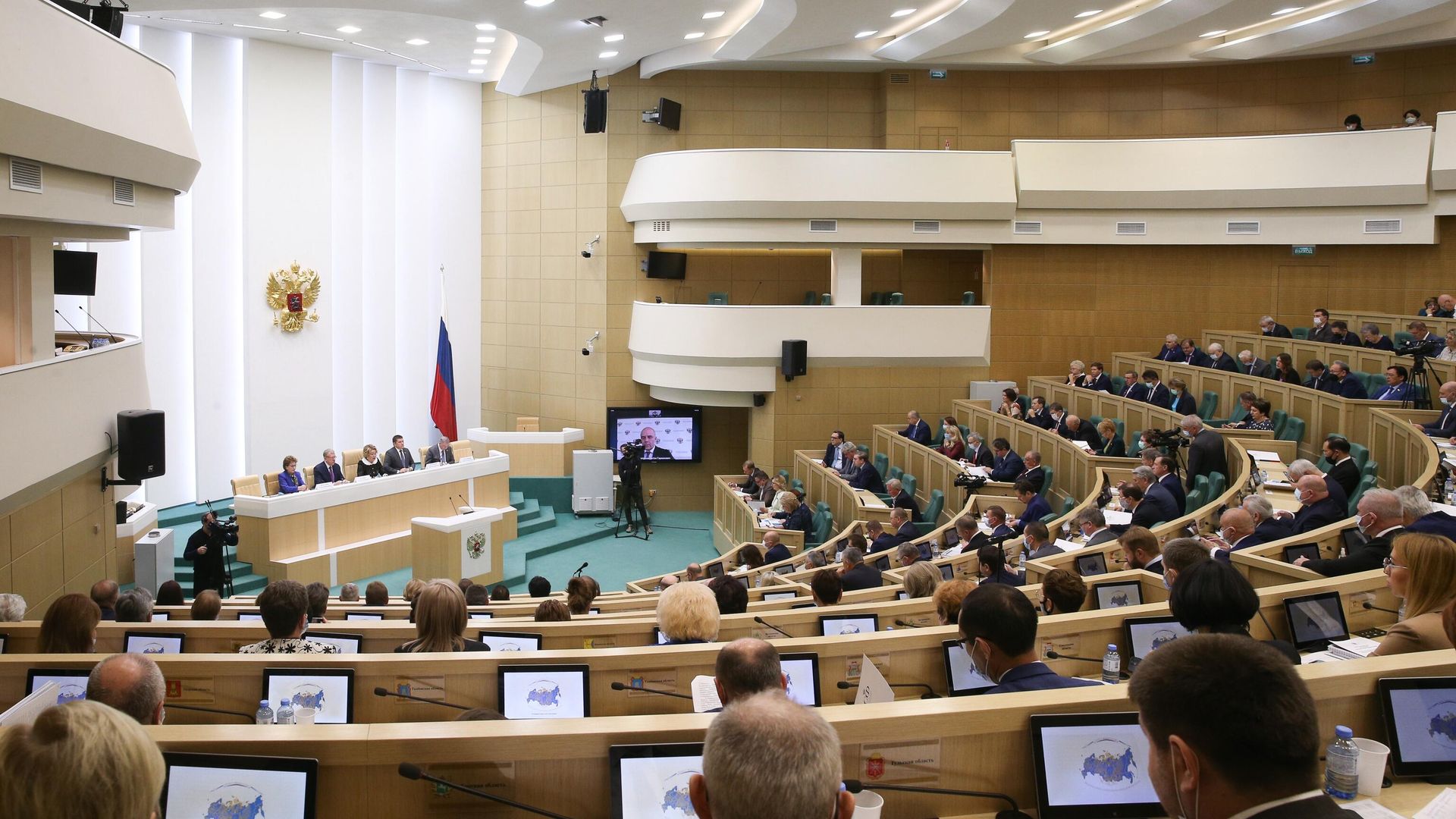 Сенаторы на парламентских слушаниях в Совете Федерации РФ по проекту федерального бюджета на 2022-2024 годы Сенаторы на парламентских слушаниях в Совете Федерации РФ по проекту федерального бюджета на 2022-2024 годы - РИА Новости, 1920, 08.07.2022
