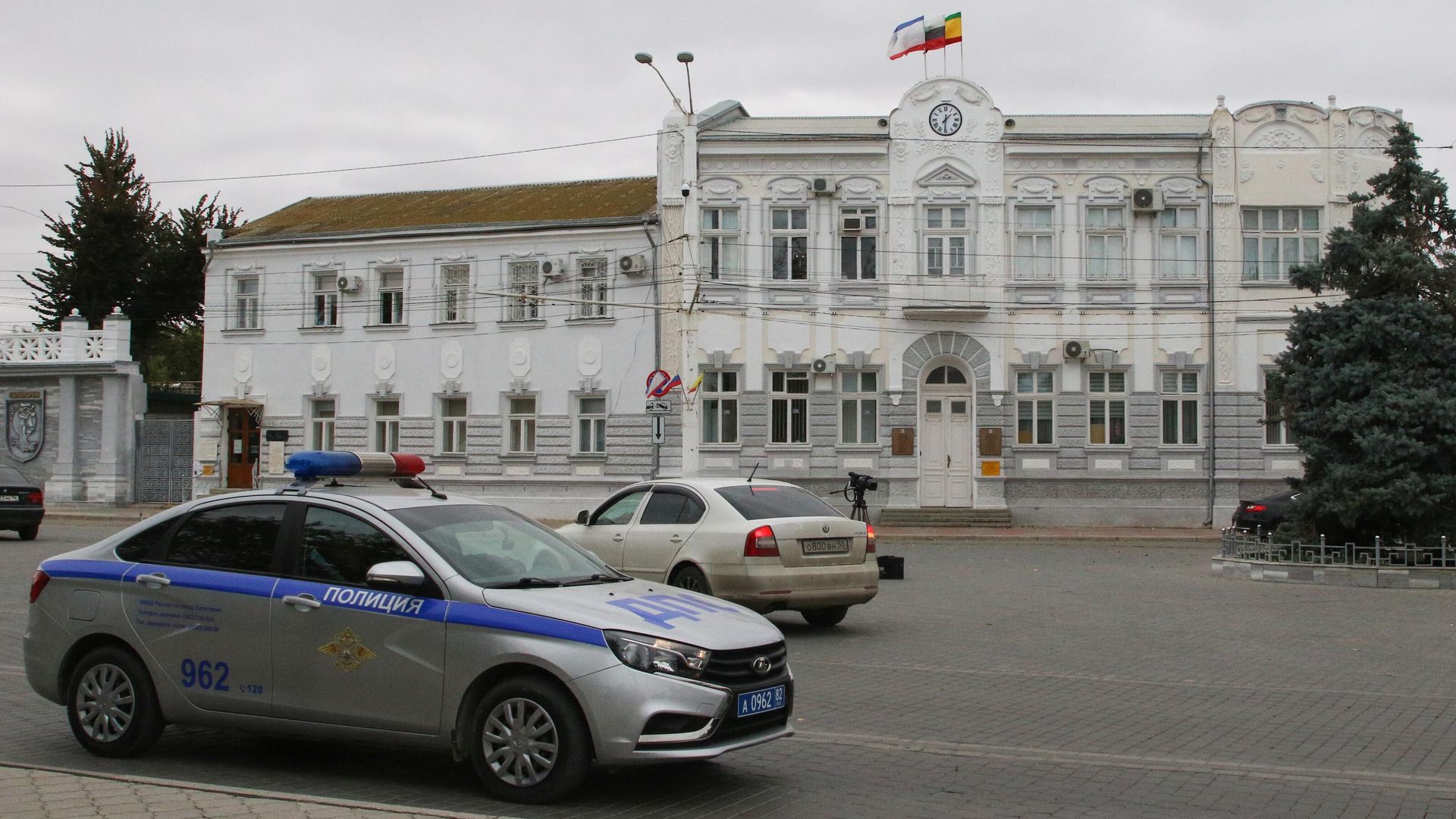 Автомобиль полиции у здания администрации Евпатории - РИА Новости, 1920, 06.04.2022