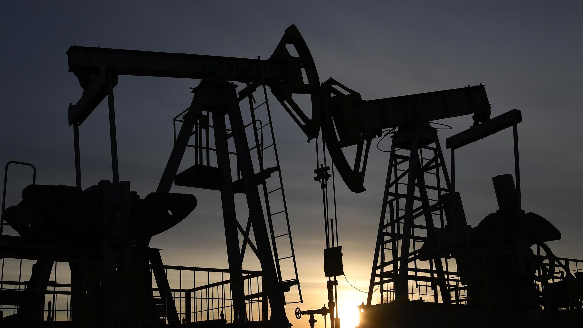 Добыча нефти - РИА Новости, 1920, 16.05.2023