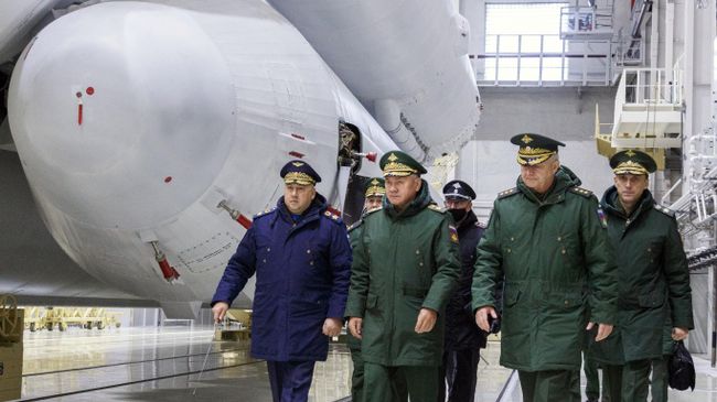 Министр обороны РФ Сергей Шойгу, находящийся с рабочей поездкой на космодроме Плесецк