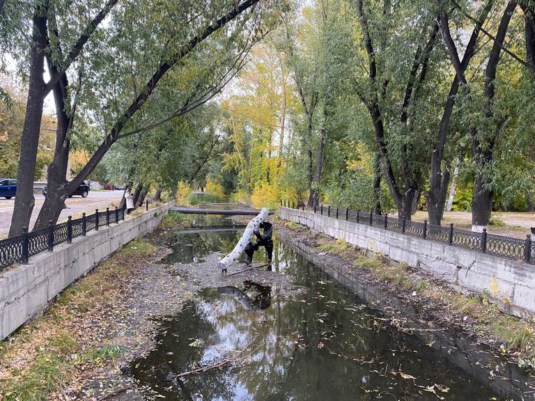 Скульптура Ивана Горшкова для города Кыштым Дразнилка. Объект 6-ой Уральской биеннале Скульптура Ивана Горшкова для города Кыштым Дразнилка. Объект 6-ой Уральской биеннале