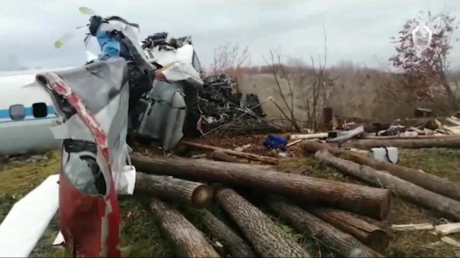 Легкомоторный самолет L-410, разбившийся в нескольких километрах от Мензелинска в Татарстане (скриншот видео) Легкомоторный самолет L-410, разбившийся в нескольких километрах от Мензелинска в Татарстане (скриншот видео)