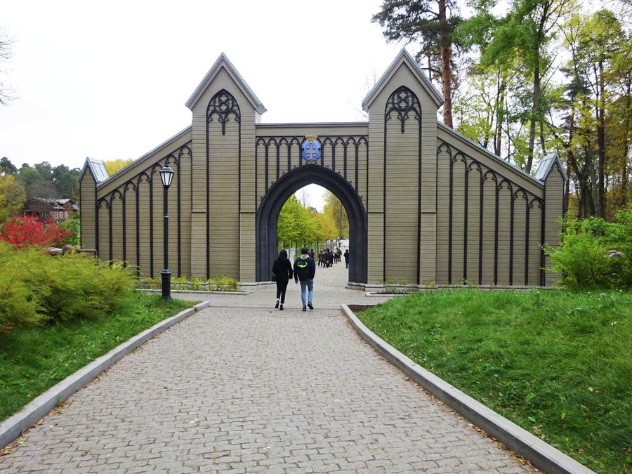 Главные ворота (1830-е г., воссозданы в 2019 г.) Главные ворота (1830-е г., воссозданы в 2019 г.)
