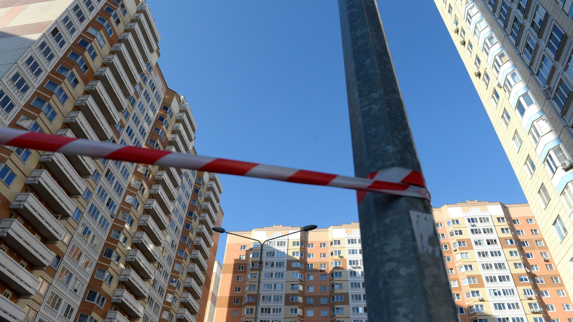 Жилой дом на улице Левобережной в Москве, где были обнаружены тела женщины и двух детей Жилой дом на улице Левобережной в Москве, где были обнаружены тела женщины и двух детей - РИА Новости, 1920, 11.10.2021
