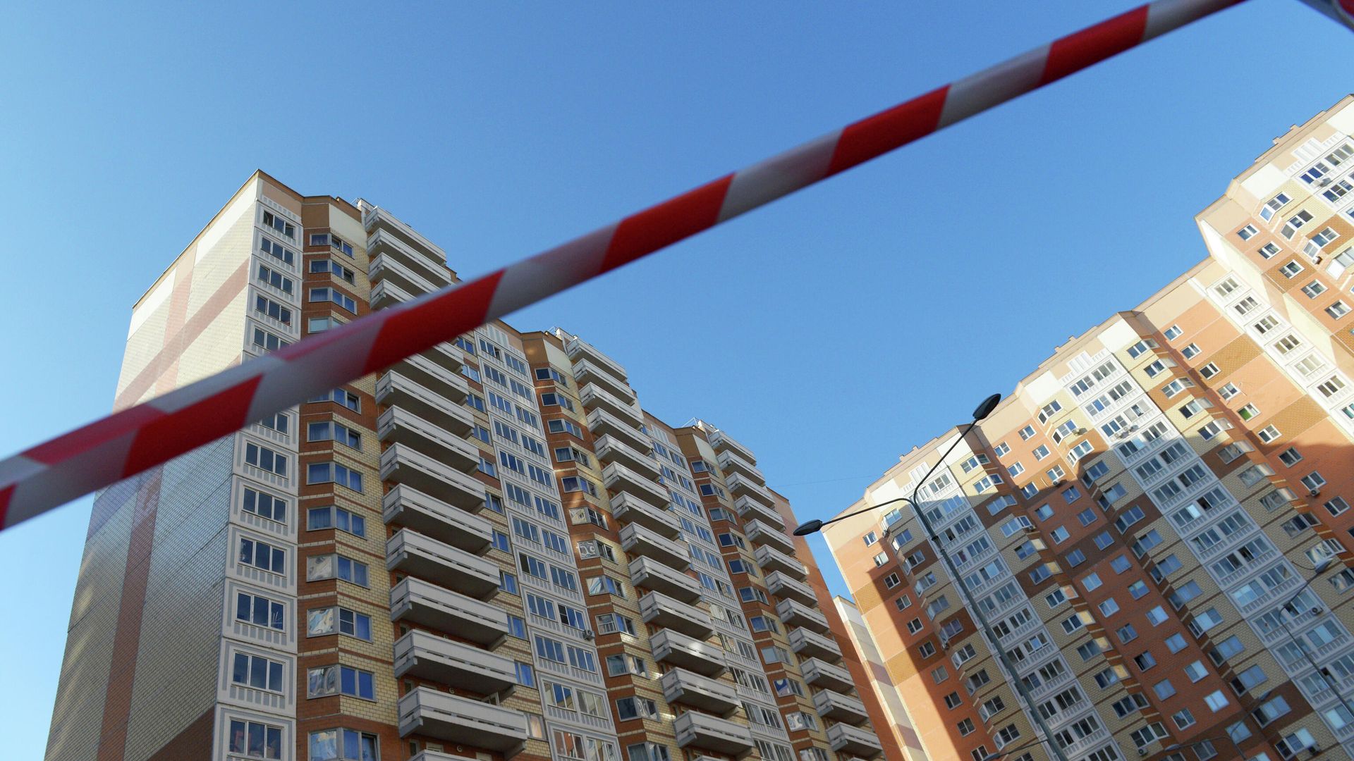 Жилой дом на улице Левобережной в Москве, где были обнаружены тела женщины и двух детей Жилой дом на улице Левобережной в Москве, где были обнаружены тела женщины и двух детей - РИА Новости, 1920, 11.10.2021