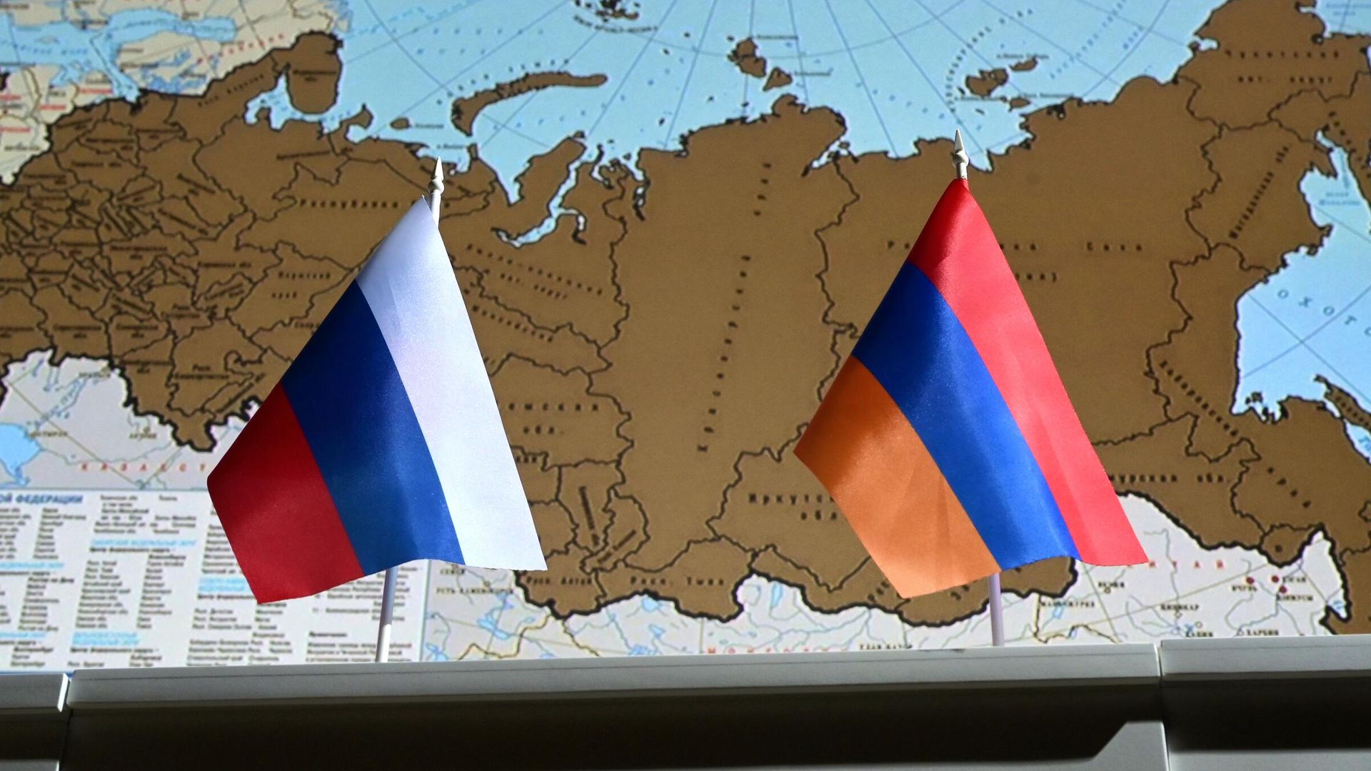Государственные флаги России и Армении Государственные флаги России и Армении - РИА Новости, 1920, 08.10.2024