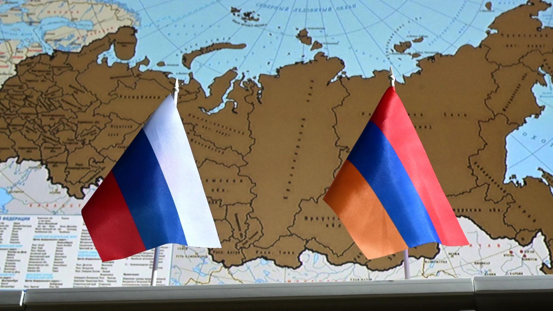 Государственные флаги России и Армении Государственные флаги России и Армении - РИА Новости, 1920, 20.05.2026
