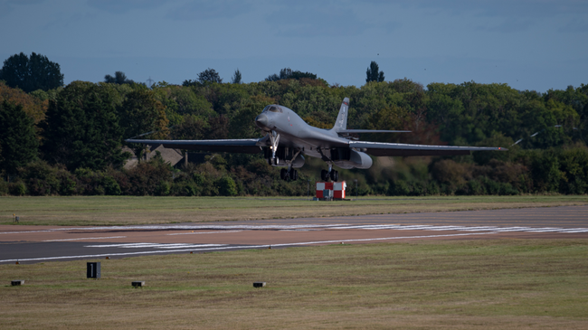 Американский стратегический бомбардировщик B-1B Lancer