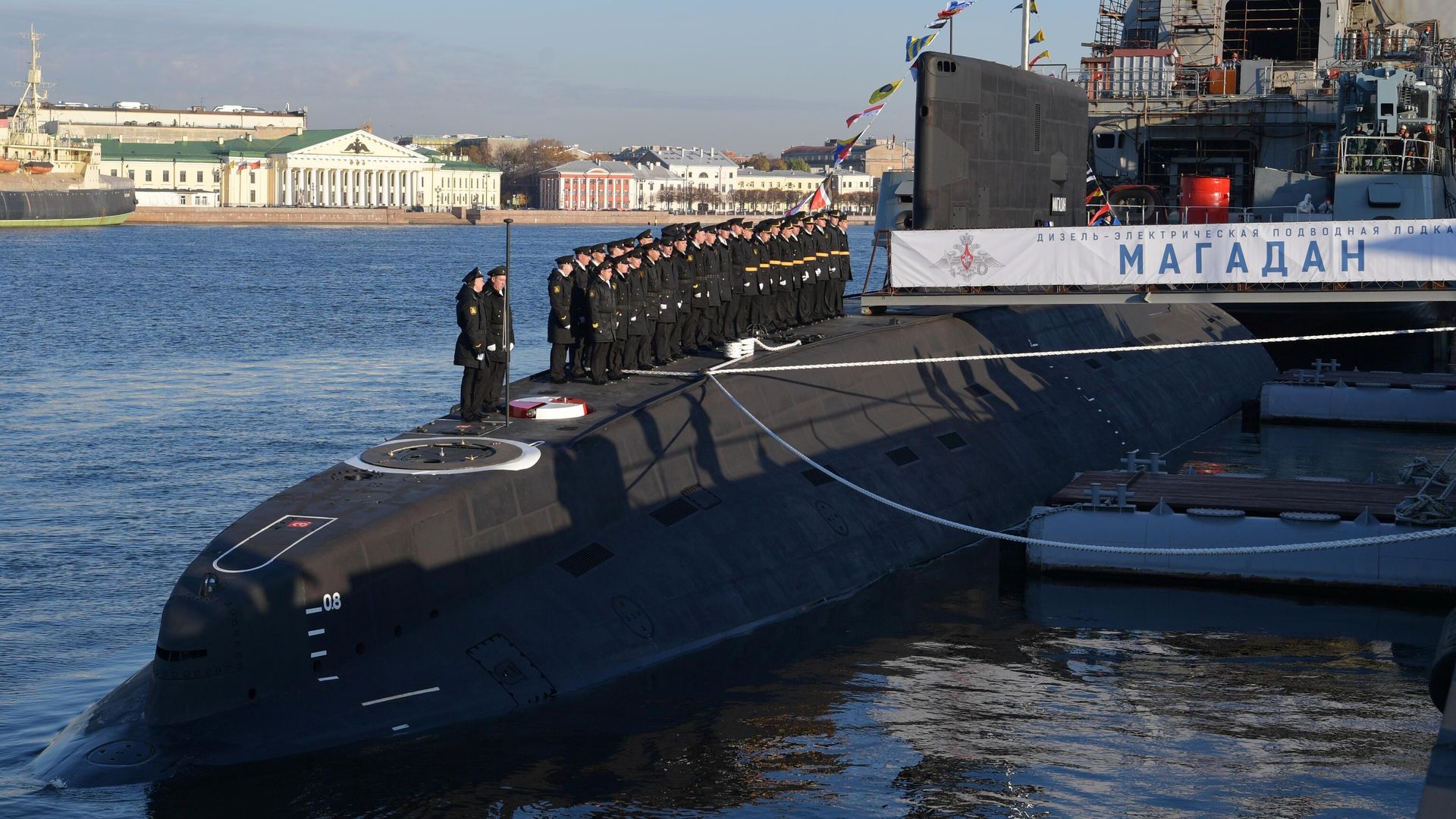 Торжественная церемония подъема Андреевского флага на дизель-электрической подводной лодке проекта 636.3 Магадан в Санкт-Петербурге. 12 октября 2021 - РИА Новости, 1920, 12.10.2021