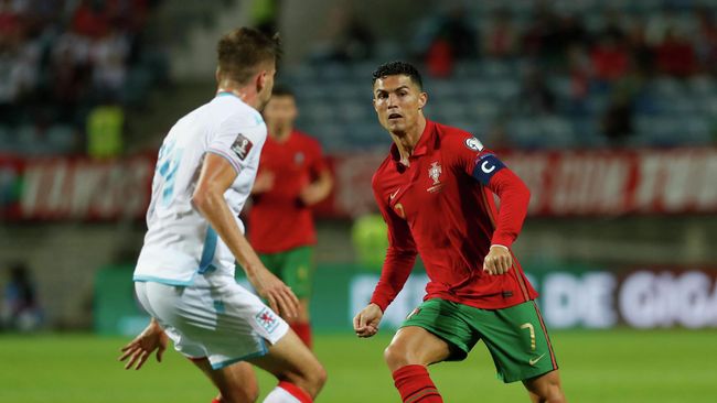 Soccer Football - World Cup - UEFA Qualifiers - Group A - Portugal v Luxembourg - Estadio Algarve, Almancil, Portugal - October 12, 2021 Portugal's Cristiano Ronaldo in action REUTERS/Pedro Nunes Soccer Football - World Cup - UEFA Qualifiers - Group A - Portugal v Luxembourg - Estadio Algarve, Almancil, Portugal - October 12, 2021 Portugal's Cristiano Ronaldo in action REUTERS/Pedro Nunes
