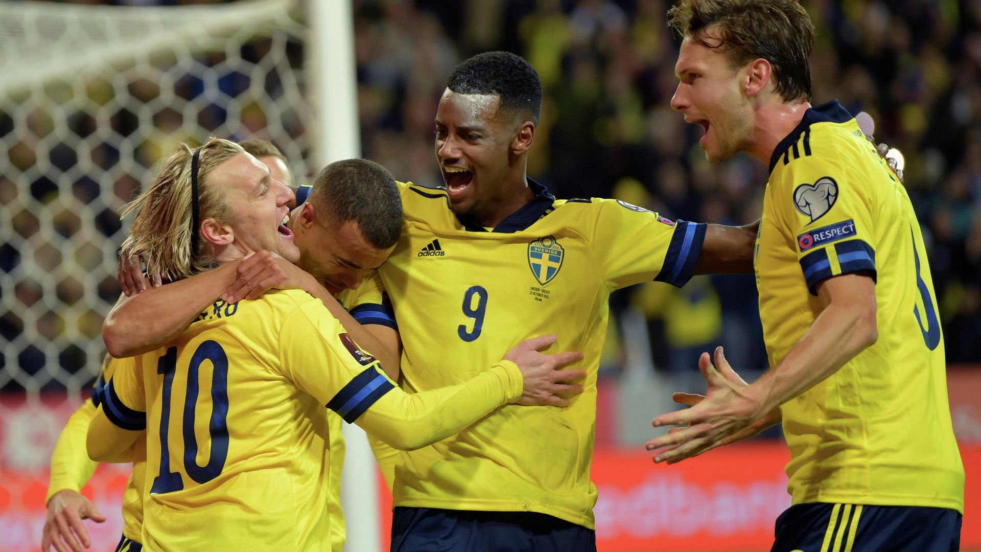 Soccer Football - World Cup - UEFA Qualifiers - Group B - Sweden v Greece - Friends Arena, Stockholm, Sweden - October 12, 2021 Swedens' Emil Forsberg celebrates scoring their first goal with teammates Anders Wiklund/TT News Agency via REUTERS ATTENTION EDITORS - THIS IMAGE WAS PROVIDED BY A THIRD PARTY. SWEDEN OUT. NO COMMERCIAL OR EDITORIAL SALES IN SWEDEN. Soccer Football - World Cup - UEFA Qualifiers - Group B - Sweden v Greece - Friends Arena, Stockholm, Sweden - October 12, 2021 Swedens' Emil Forsberg celebrates scoring their first goal with teammates Anders Wiklund/TT News Agency via REUTERS ATTENTION EDITORS - THIS IMAGE WAS PROVIDED BY A THIRD PARTY. SWEDEN OUT. NO COMMERCIAL OR EDITORIAL SALES IN SWEDEN. - РИА Новости, 1920, 13.10.2021