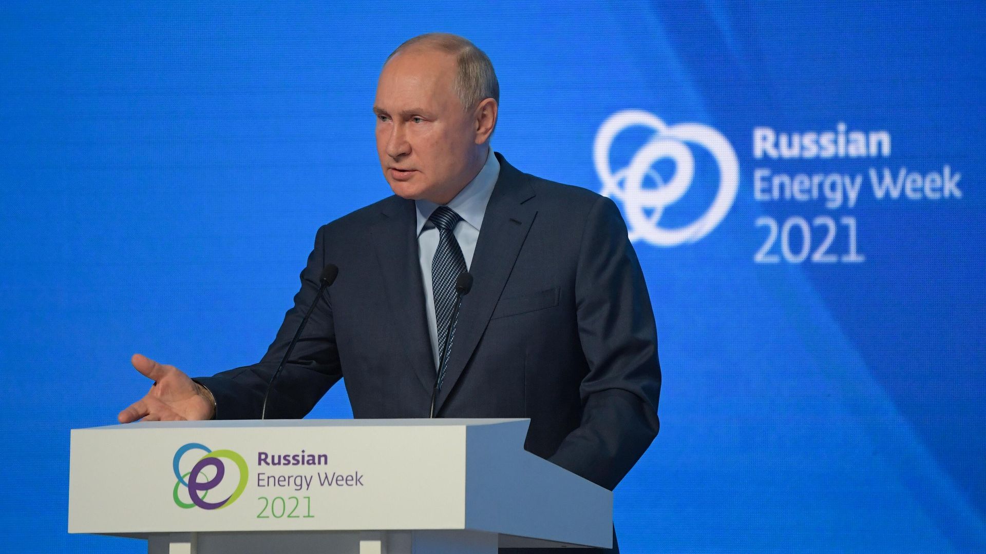 Президент РФ Владимир Путин на пленарном заседании международного форума Российская энергетическая неделя Президент РФ Владимир Путин на пленарном заседании международного форума Российская энергетическая неделя - РИА Новости, 1920, 15.10.2021