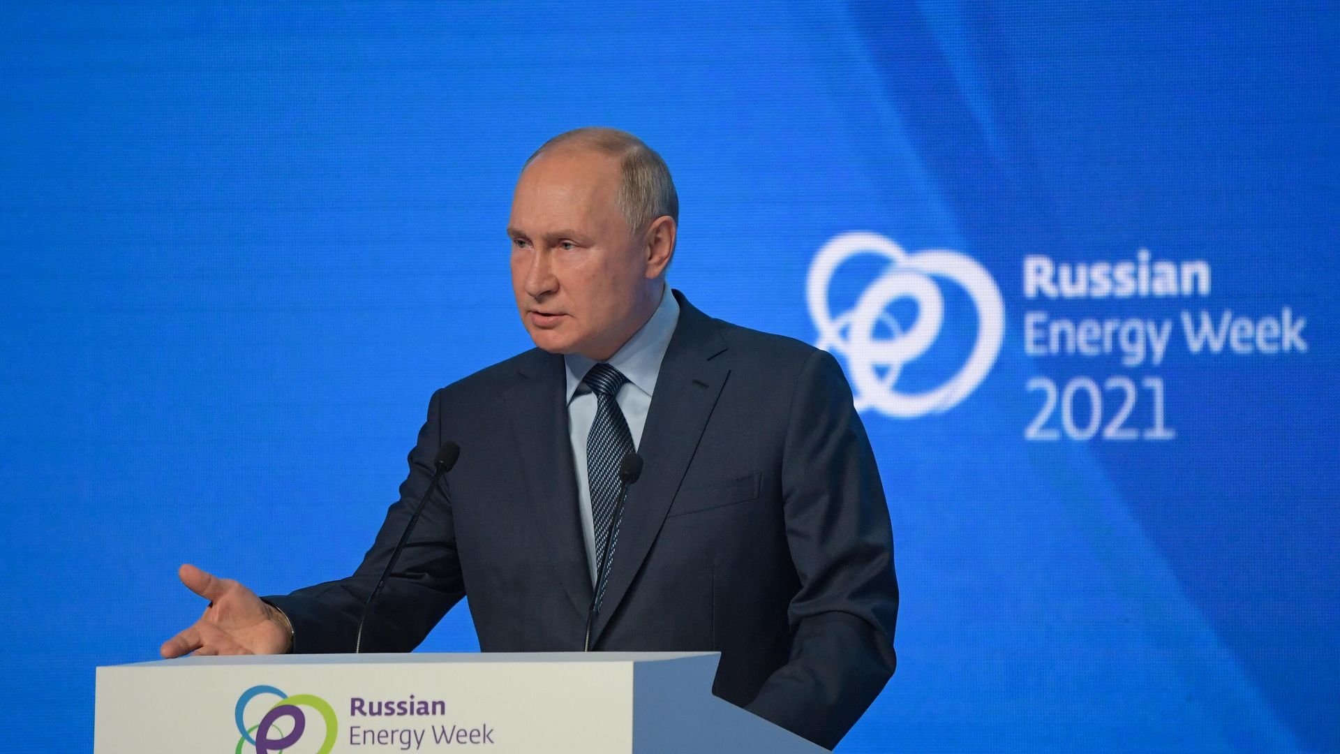Президент РФ Владимир Путин на пленарном заседании международного форума Российская энергетическая неделя Президент РФ Владимир Путин на пленарном заседании международного форума Российская энергетическая неделя - РИА Новости, 1920, 14.10.2021