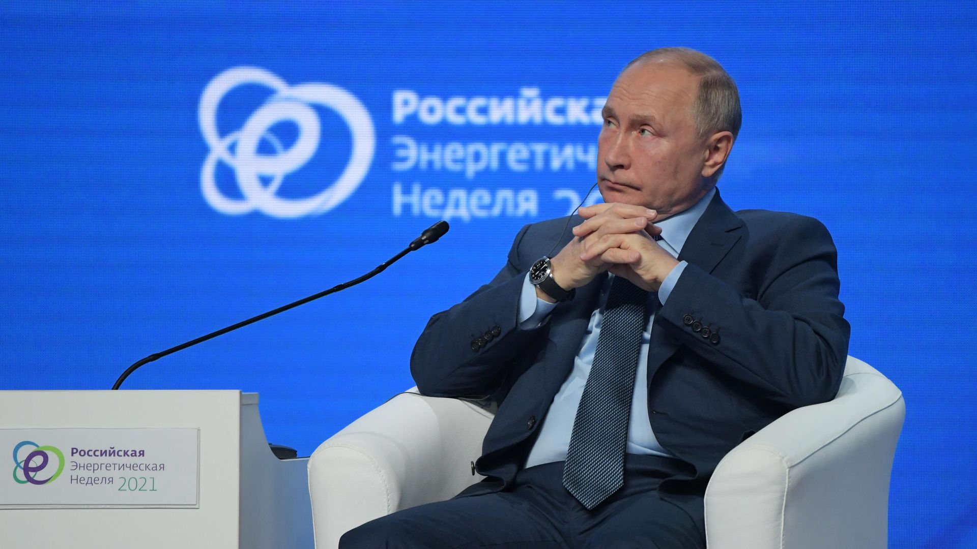 Президент РФ Владимир Путин на пленарном заседании международного форума Российская энергетическая неделя Президент РФ Владимир Путин на пленарном заседании международного форума Российская энергетическая неделя - РИА Новости, 1920, 17.10.2021