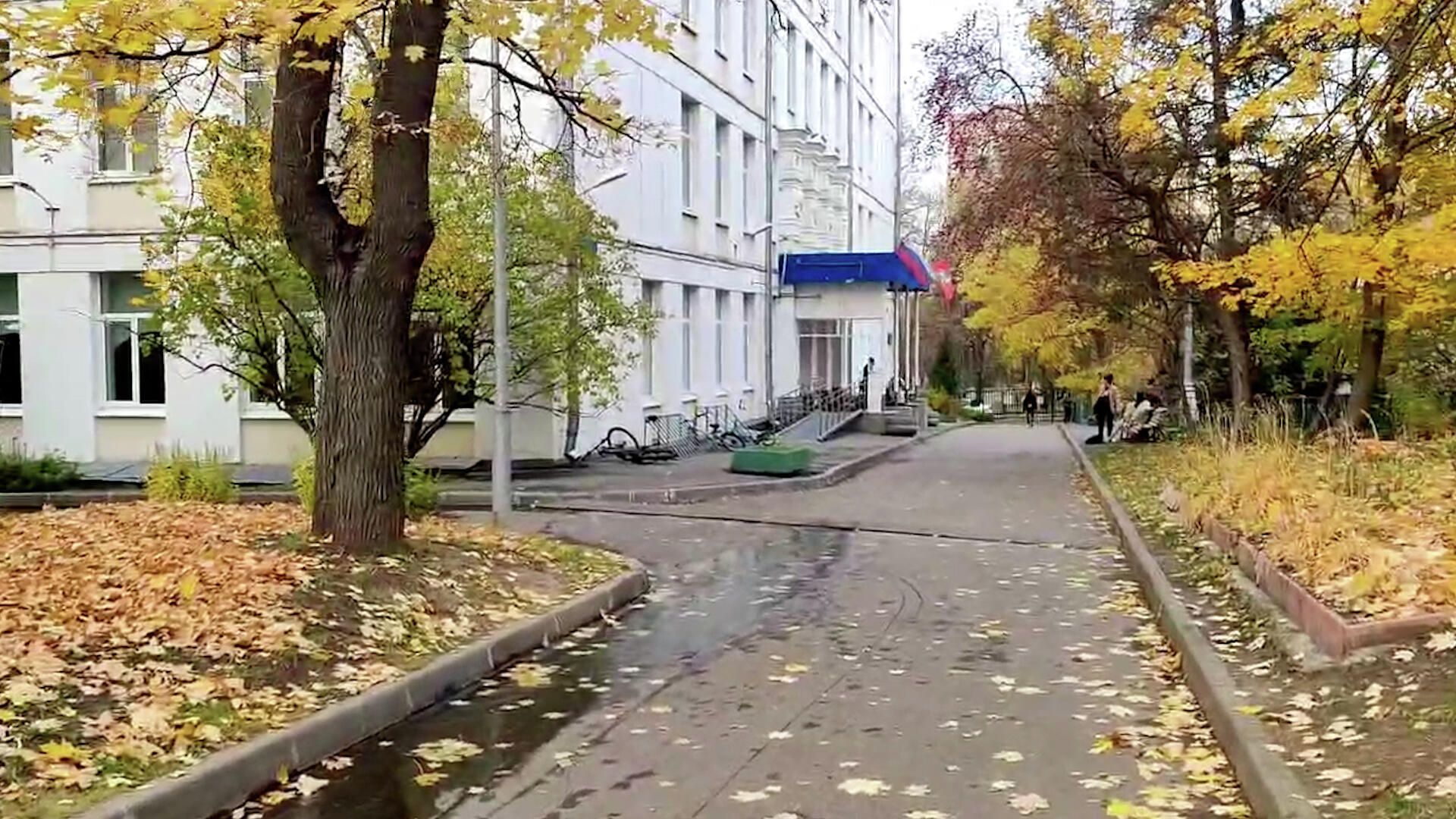 Кадры школы в Москве, где молодой человек открыл стрельбу Кадры школы в Москве, где молодой человек открыл стрельбу - РИА Новости, 1920, 13.10.2021