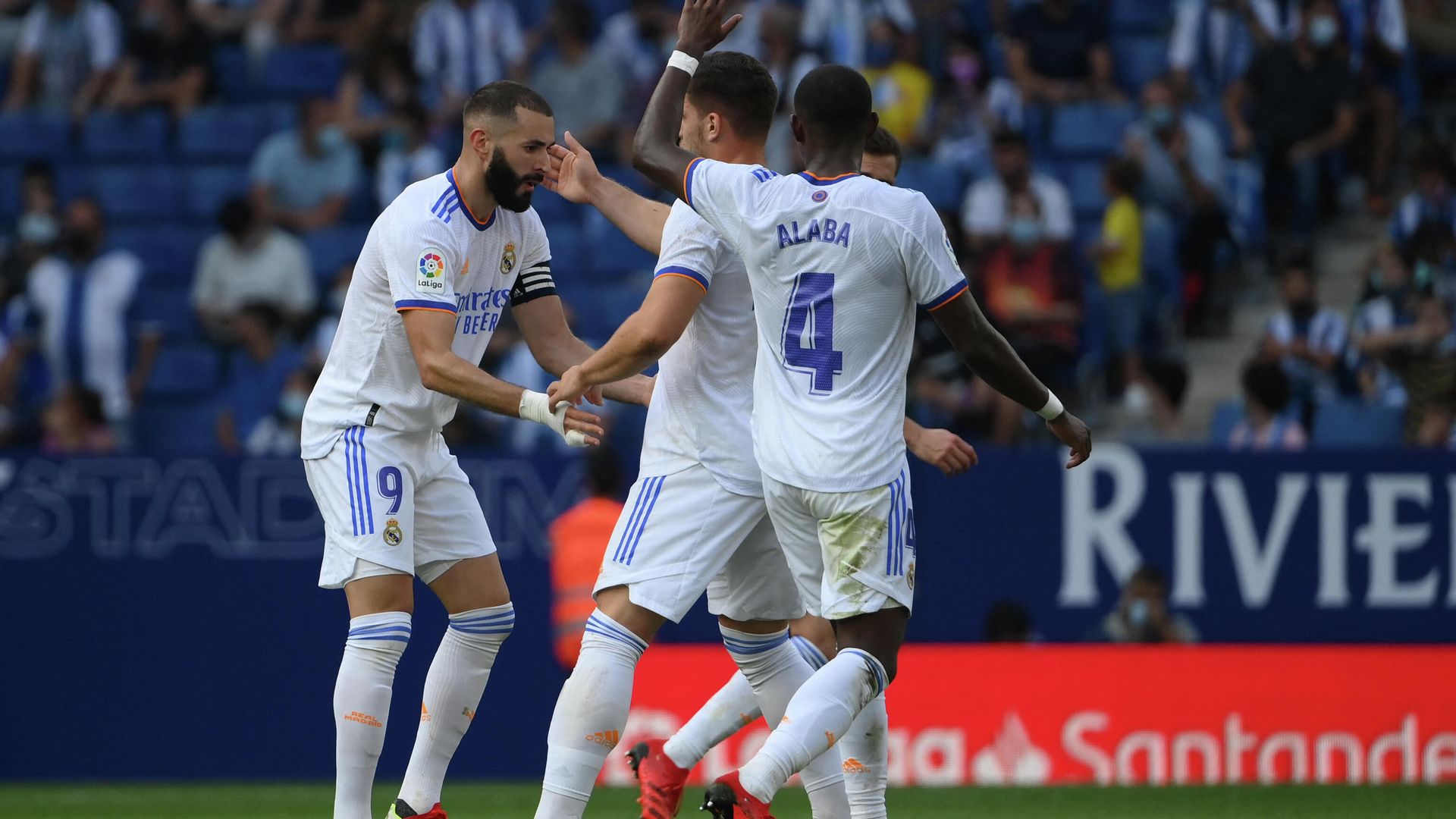 Real Madrid's French forward Karim Benzema (L) celebrates with teammates after scoring a goal during the Spanish League football match between RCD Espanyol and Real Madrid CF at the RCDE Stadium in Cornella de Llobregat on October 3, 2021. (Photo by LLUIS GENE / AFP) Real Madrid's French forward Karim Benzema (L) celebrates with teammates after scoring a goal during the Spanish League football match between RCD Espanyol and Real Madrid CF at the RCDE Stadium in Cornella de Llobregat on October 3, 2021. (Photo by LLUIS GENE / AFP) - РИА Новости, 1920, 13.10.2021