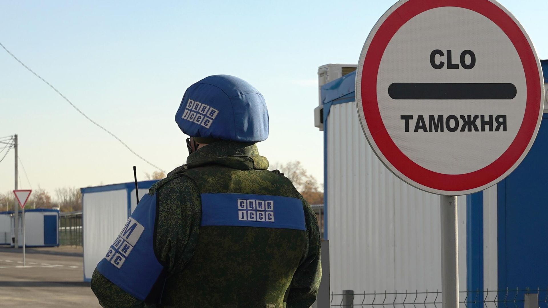 Сотрудник совместного центра контроля и координации прекращения огня и стабилизации обстановки на Юго-Востоке Украины - РИА Новости, 1920, 26.10.2021