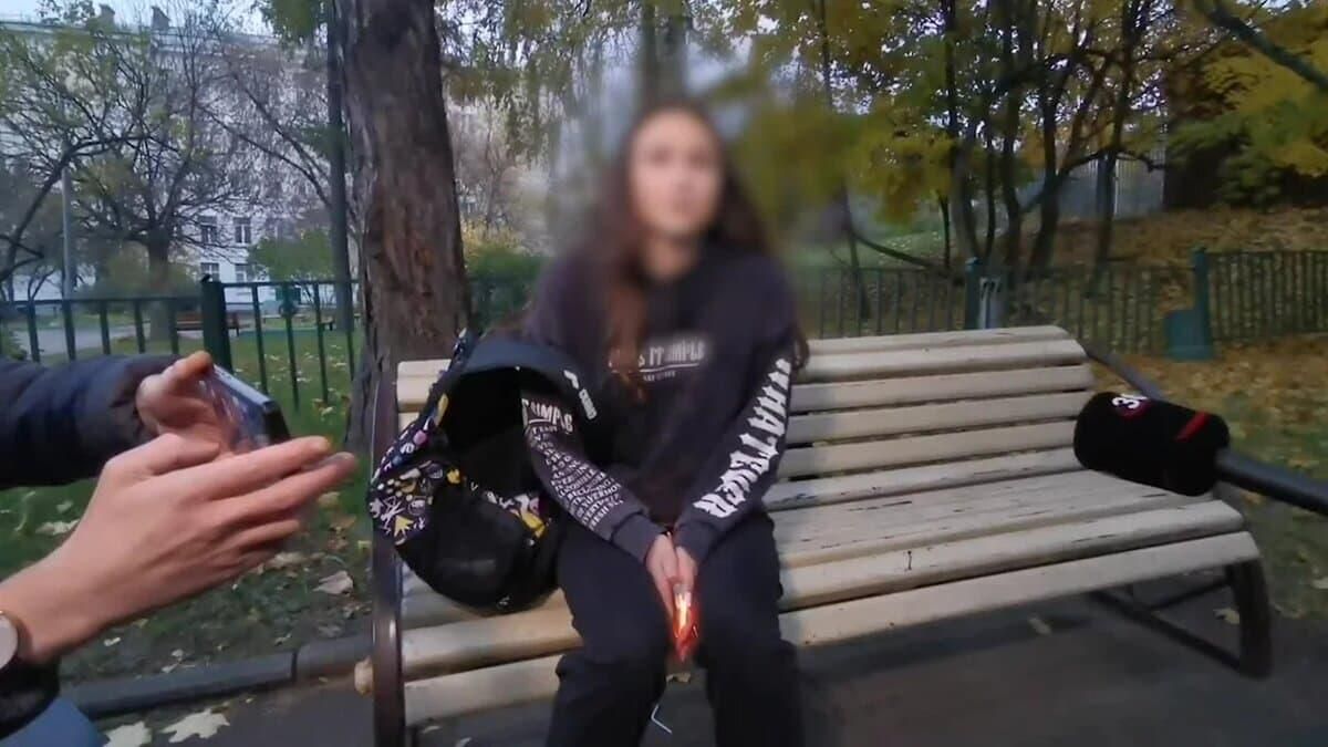 Ученица прокомментировала происходящее в классе во время стрельбы возле московской школы Ученица прокомментировала происходящее в классе во время стрельбы возле московской школы - РИА Новости, 1920, 13.10.2021