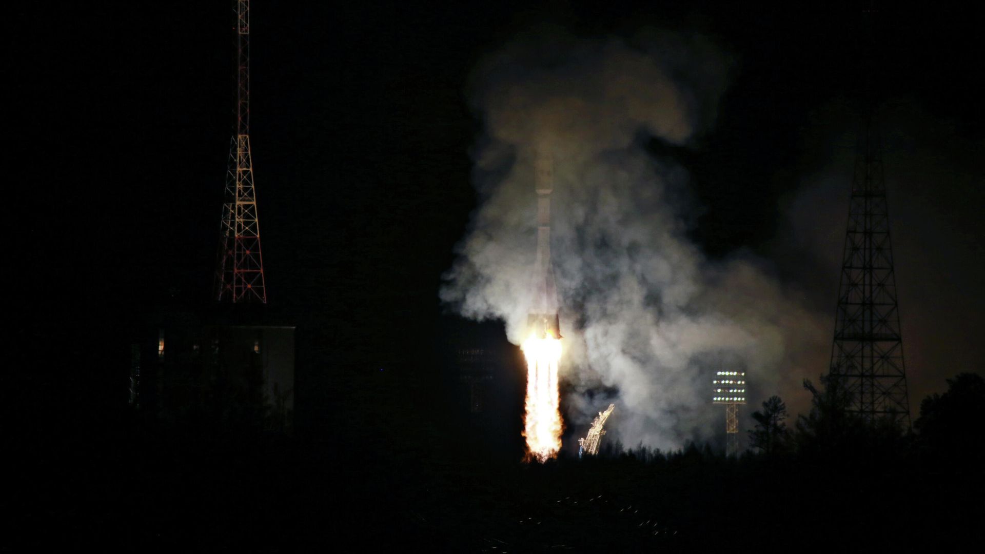Старт ракеты-носителя Союз-2.1б с 36 космическими аппаратами OneWeb на космодроме Восточный Старт ракеты-носителя Союз-2.1б с 36 космическими аппаратами OneWeb на космодроме Восточный - РИА Новости, 1920, 14.10.2021