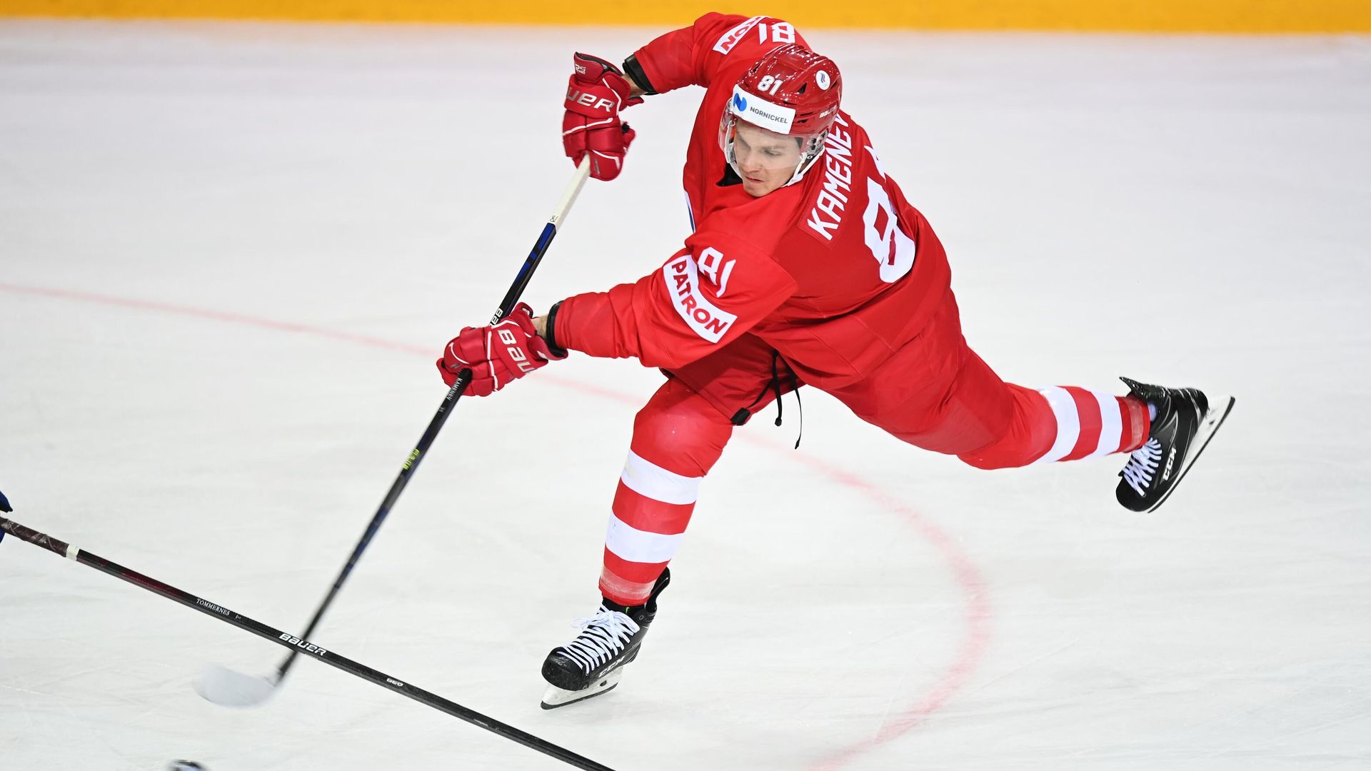 Владислав Каменев (Россия) в матче группового этапа чемпионата мира по хоккею 2021 между сборными командами России и Швеции. Владислав Каменев (Россия) в матче группового этапа чемпионата мира по хоккею 2021 между сборными командами России и Швеции. - РИА Новости, 1920, 15.10.2021
