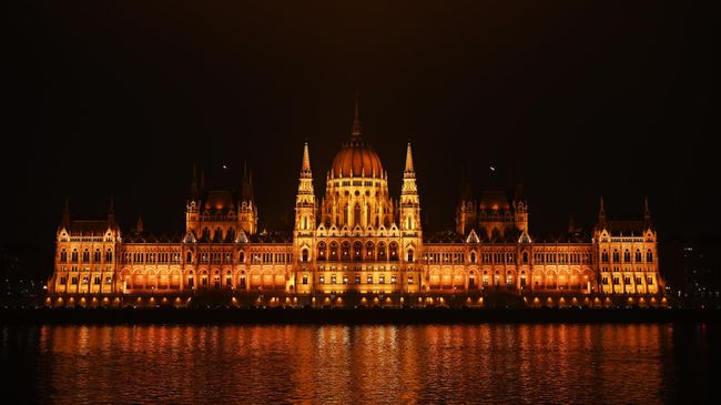 Здание венгерского парламента в Будапеште