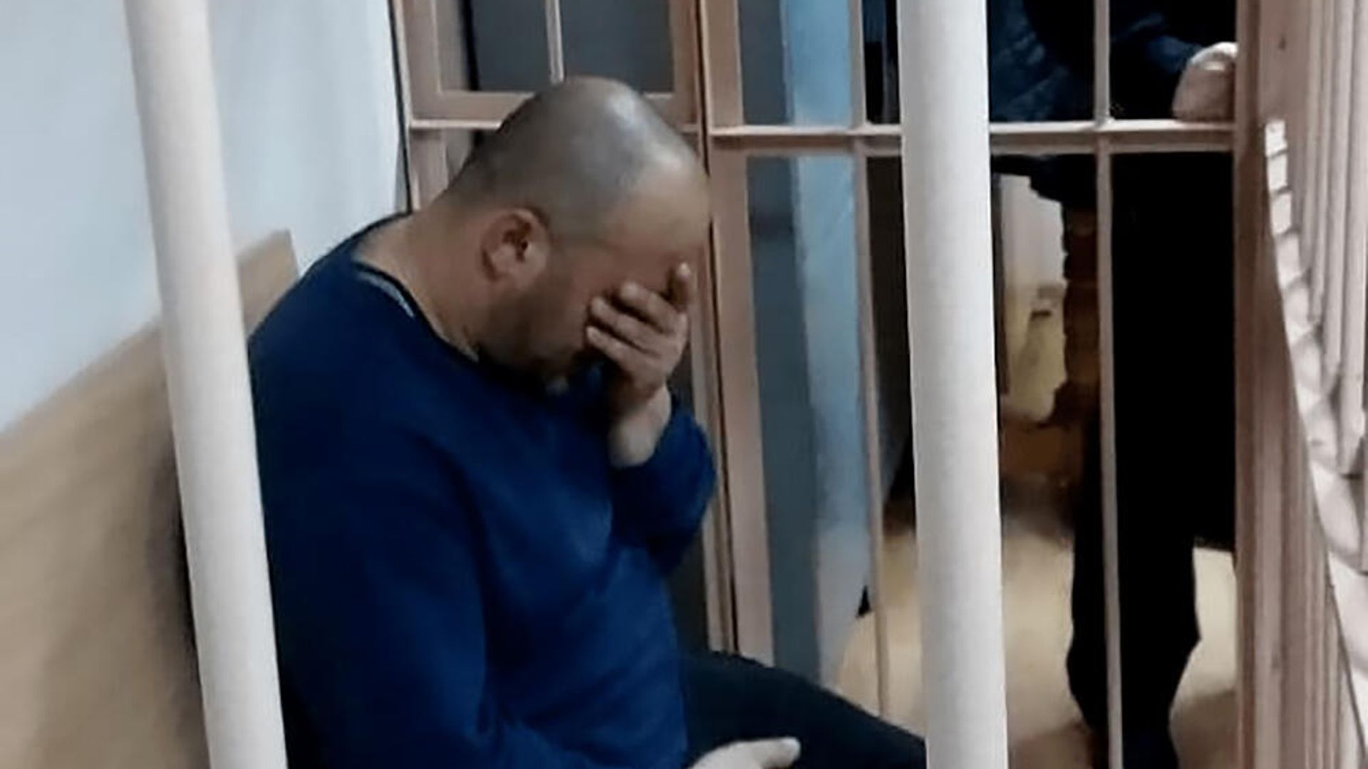 Один из предполагаемых сбытчиков спирта, от отравления которым в Екатеринбурге умерли 18 человек, в суде Один из предполагаемых сбытчиков спирта, от отравления которым в Екатеринбурге умерли 18 человек, в суде - РИА Новости, 1920, 21.10.2021