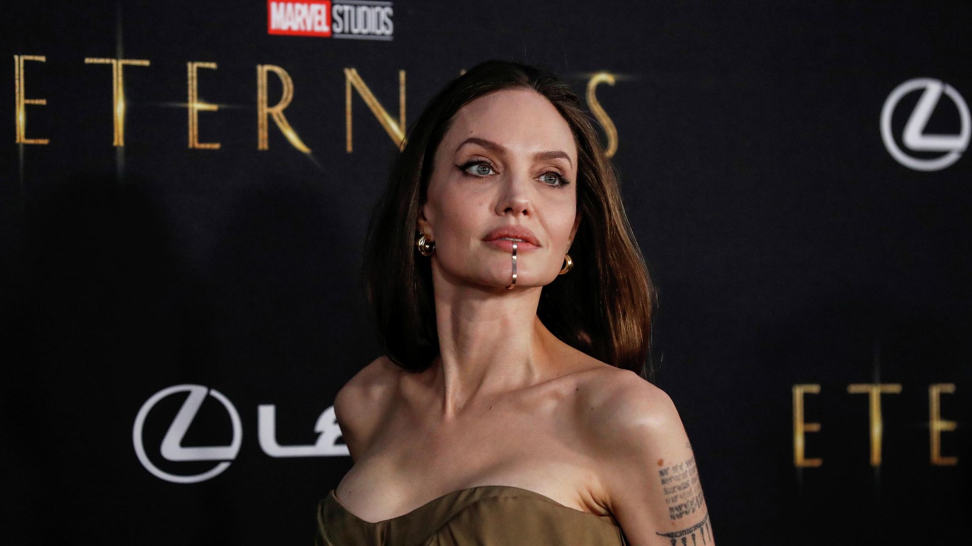 Анджелина Джоли на премьере фильма Вечные Анджелина Джоли на премьере фильма Вечные - РИА Новости, 1920, 19.10.2021