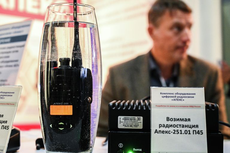 Радиостанция Апекс-251.01 П45 на Международной выставке Интерполитех-2021 в МВЦ Крокус Экспо в Москве Радиостанция Апекс-251.01 П45 на Международной выставке Интерполитех-2021 в МВЦ Крокус Экспо в Москве
