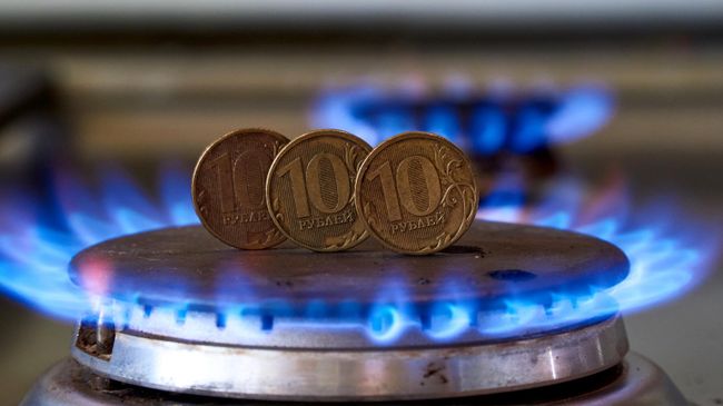 Монеты номиналам десять рублем на газовой плите