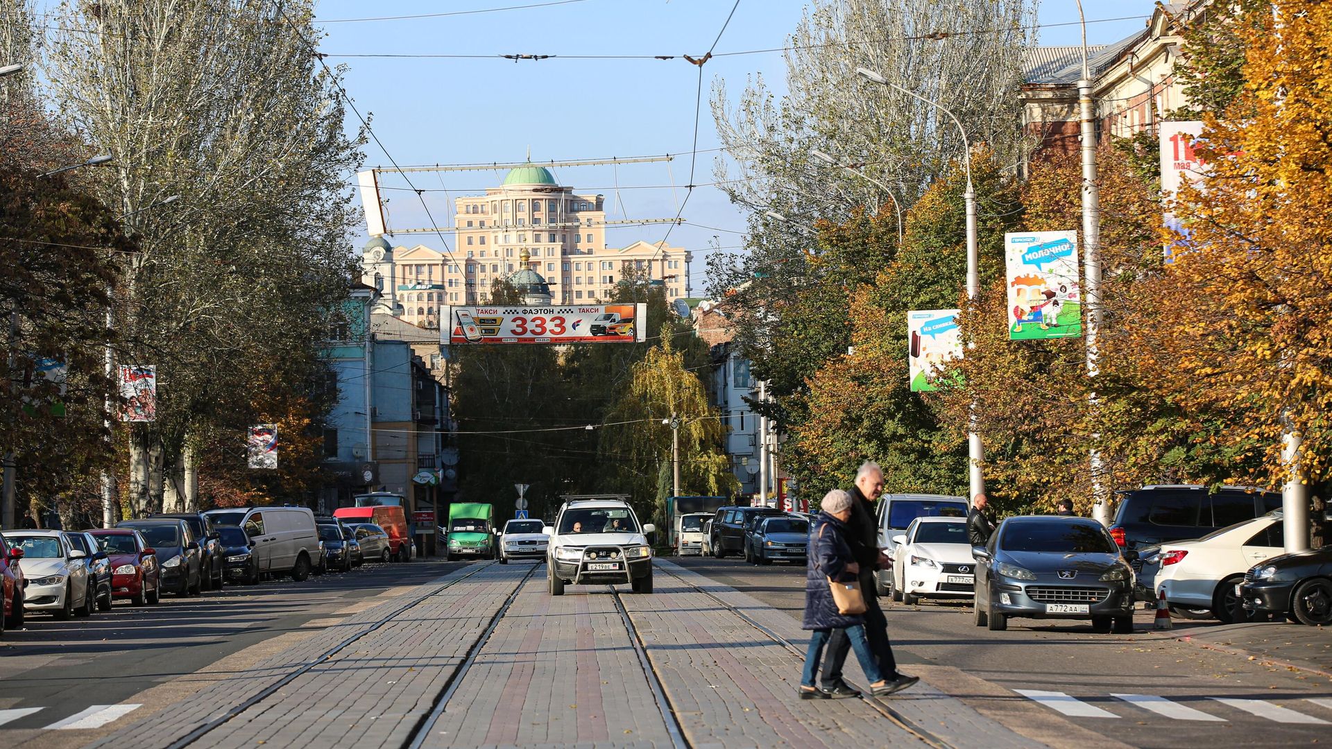 Прохожие в центре Донецка Прохожие в центре Донецка - РИА Новости, 1920, 21.10.2022