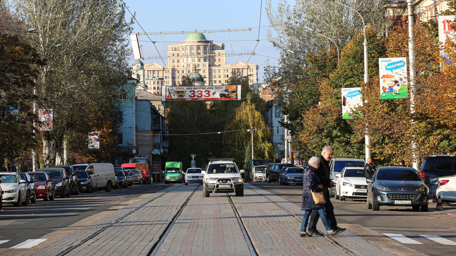Прохожие в центре Донецка - РИА Новости, 1920, 21.10.2022
