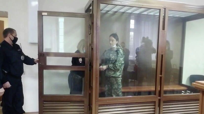 Подозреваемая в убийстве 9-летней школьницы в Вологде в суде. Кадр видео Подозреваемая в убийстве 9-летней школьницы в Вологде в суде. Кадр видео - РИА Новости, 1920, 21.10.2021