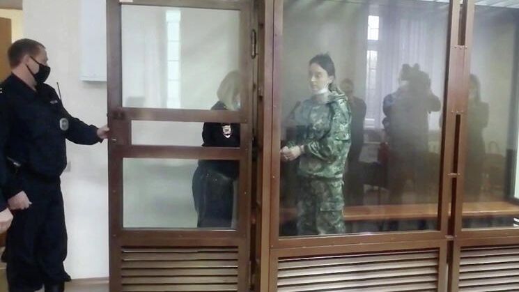 Подозреваемая в убийстве 9-летней школьницы в Вологде в суде. Кадр видео Подозреваемая в убийстве 9-летней школьницы в Вологде в суде. Кадр видео - РИА Новости, 1920, 21.10.2021