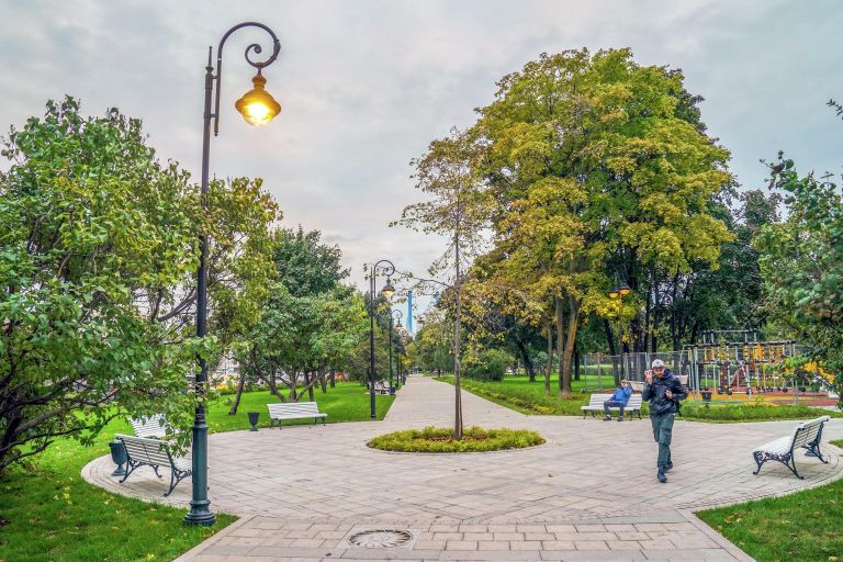 Репинский сквер в Москве Репинский сквер в Москве