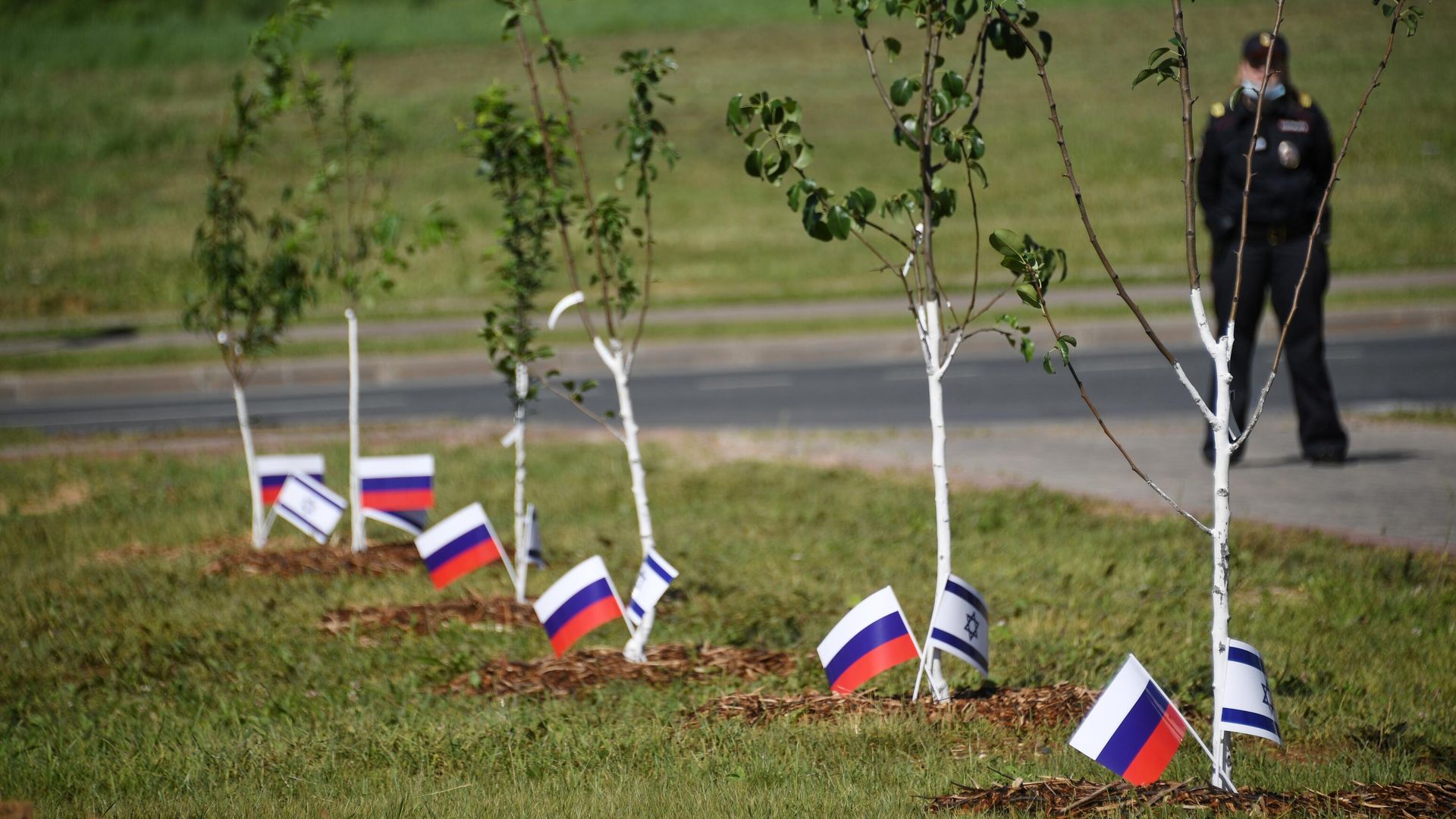 Аллея Дружбы на территории Инновационного центра Сколково Аллея Дружбы на территории Инновационного центра Сколково - РИА Новости, 1920, 19.11.2021