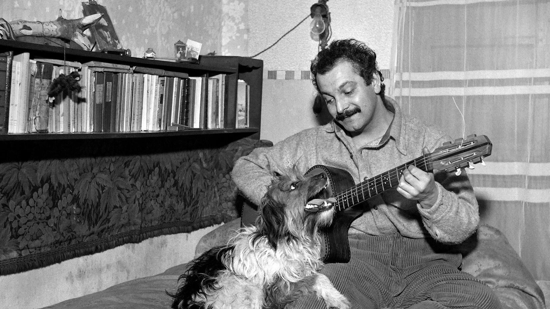 Французский поэт и композитор Жорж Брассенс, 1953 год Французский поэт и композитор Жорж Брассенс, 1953 год - РИА Новости, 1920, 22.10.2021