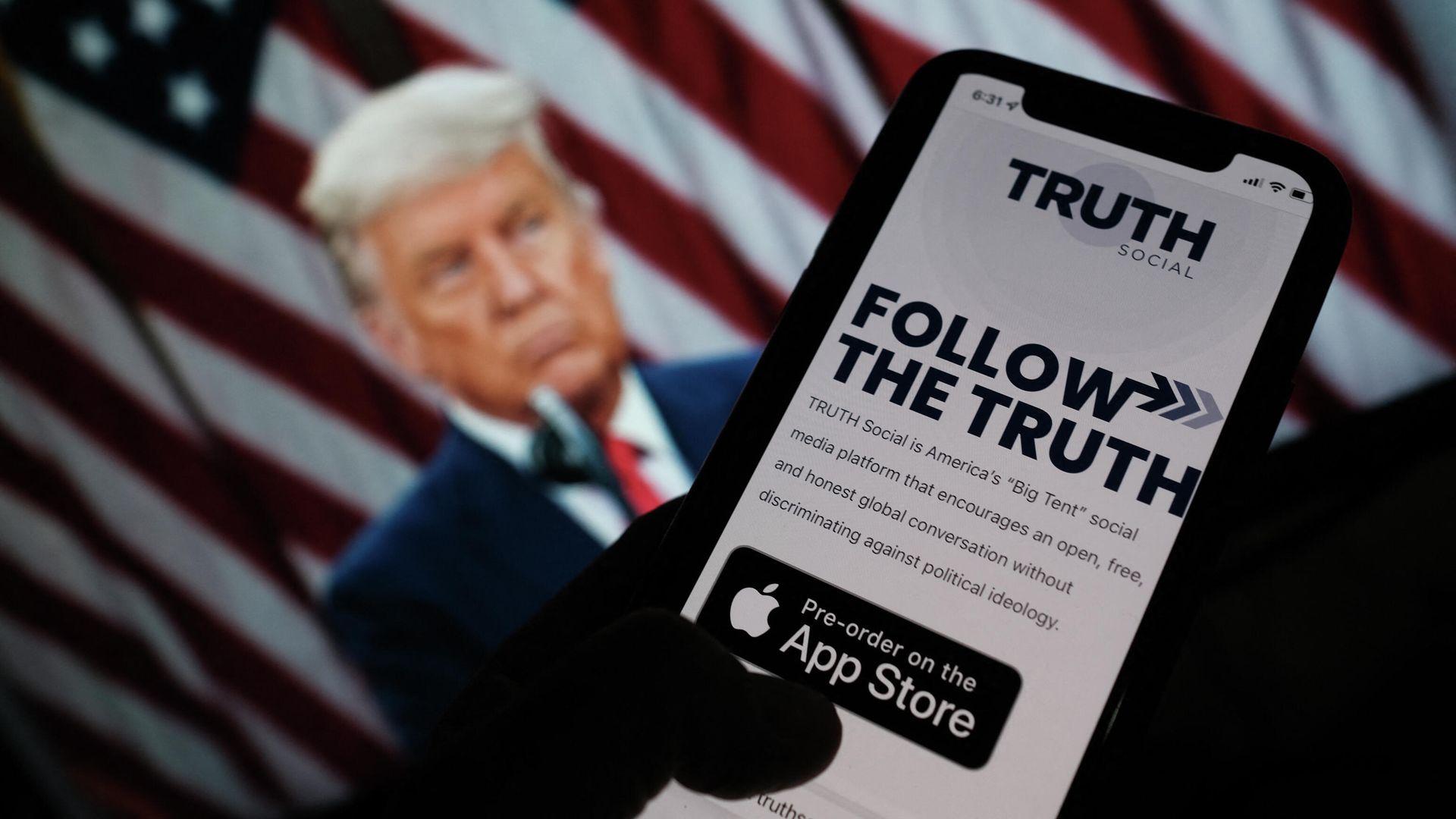 Иконка приложения социальной сети Truth Social на экране смартфона Иконка приложения социальной сети Truth Social на экране смартфона - РИА Новости, 1920, 22.10.2021