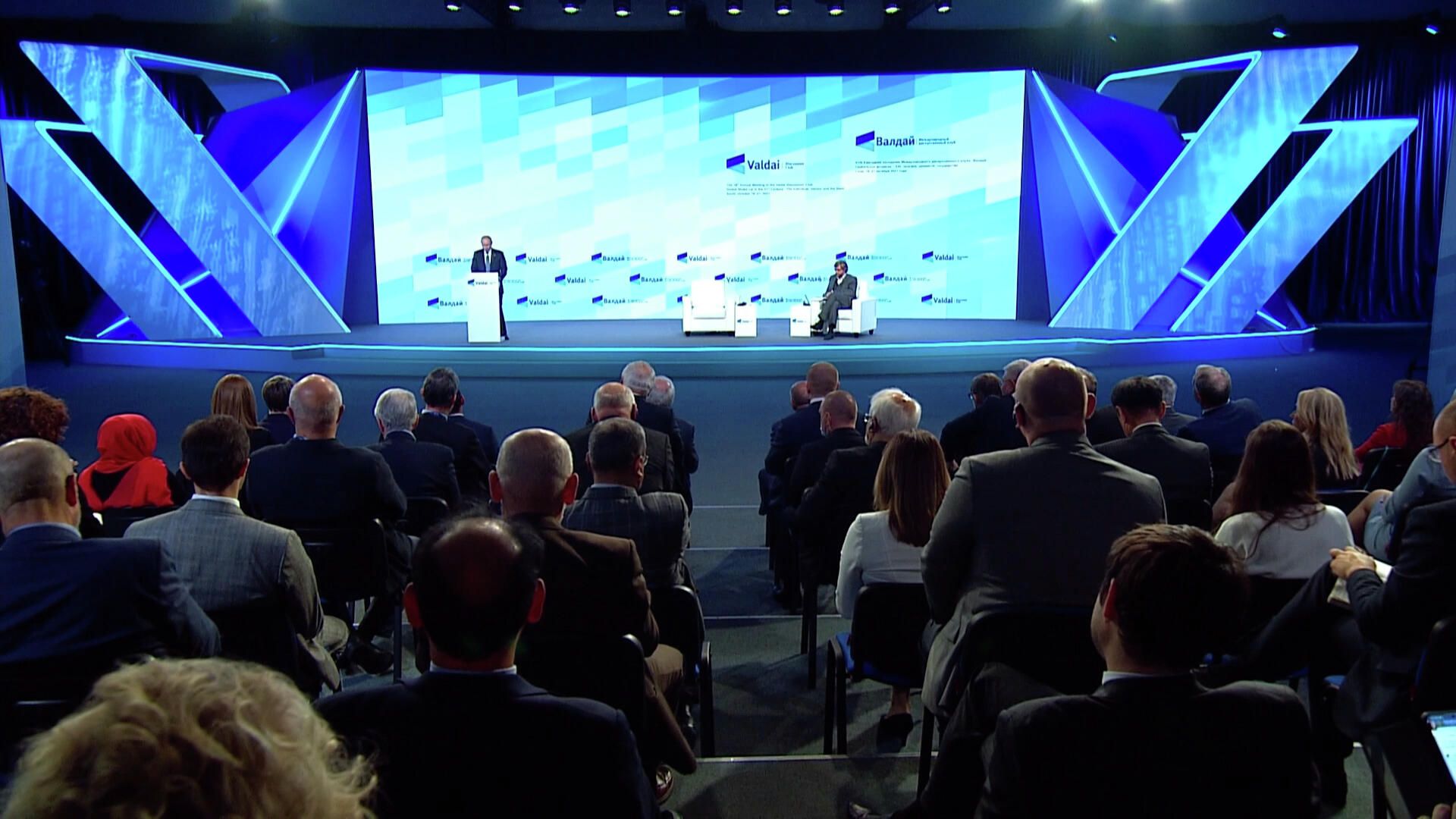 Путин: Подход своя рубашка ближе к телу стал нормой Путин: Подход своя рубашка ближе к телу стал нормой - РИА Новости, 1920, 21.10.2021